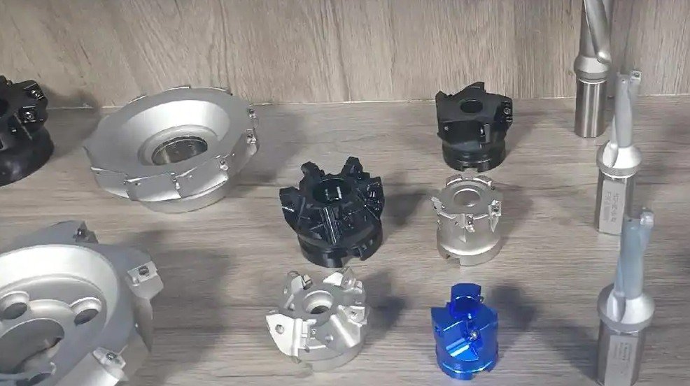 Can CNC machines handle micro-scale features for devices like surgical staples?